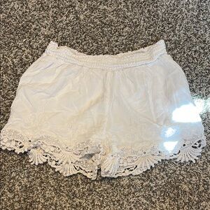 Kendall & Kylie White Textured Shorts w/ Lace Hem – Size Small